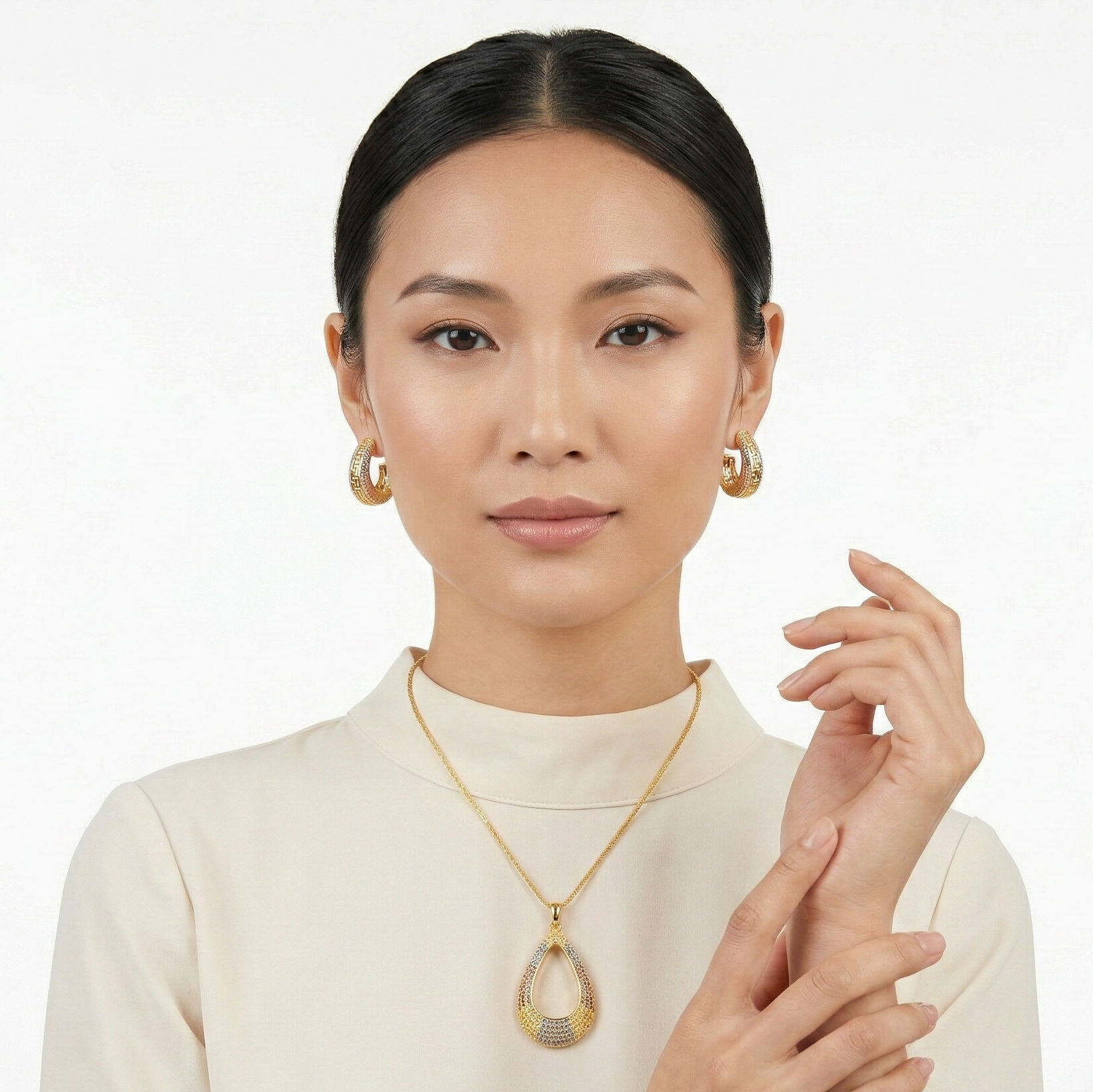 Multitoned Gold, Coral and Blue Jewellery Set